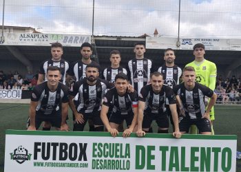 El UM Escobedo cae ante el Barbastro (0-2) pero mantiene viva la esperanza para el partido de vuelta