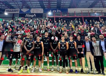 Una noche mágica en el Vicente Trueba: el Alega Cantabria despide la temporada con victoria y homenaje a Mirza Bulic