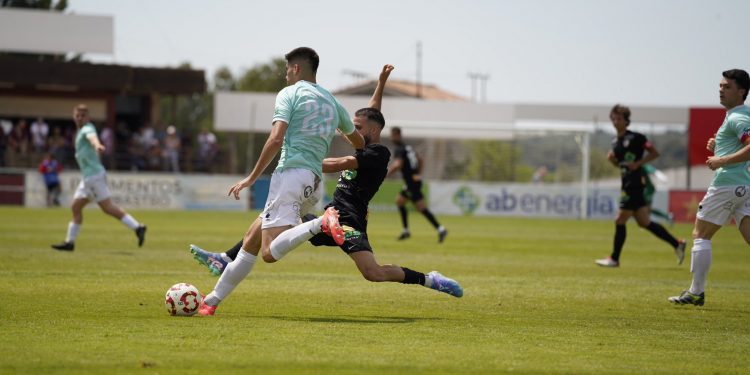 El Escobedo roza la gesta, pero un gol en el 93’ les condena al descenso