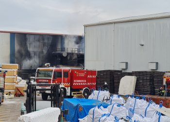 Controlado el incendio en una nave industrial de Maliaño sin que se hayan registrado heridos