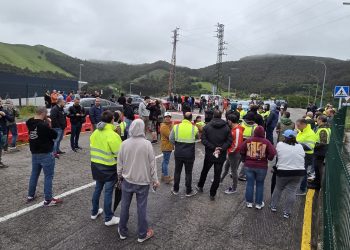 Los trabajadores de Derivados del Flúor inician una huelga de 9 jornadas por la mejora de condiciones laborales