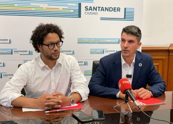 PSOE e IU exigen explicaciones a la alcaldesa de Santander sobre la condena por violencia de género de un asesor de su equipo