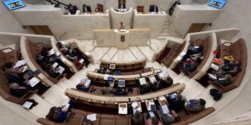 El Parlamento cántabro pide aumentar las plazas públicas en el Bachillerato de Artes ante la creciente demanda