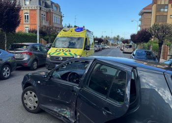Una persona resulta herida leve en una colisión entre dos vehículos en Castro Urdiales