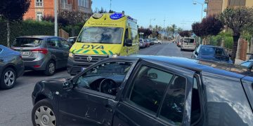 Una persona resulta herida leve en una colisión entre dos vehículos en Castro Urdiales