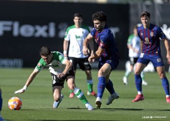 El Racing tira por la borda un partido clave y se complica el playoff