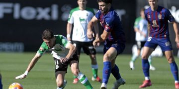 El Racing tira por la borda un partido clave y se complica el playoff