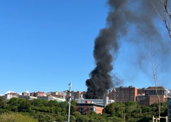 Arde la Facultad de Ciencias de la Universidad de Cantabria en Santander
