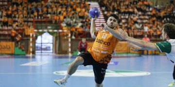 El Bathco BM Torrelavega se juega el sueño europeo en Huerta del Rey