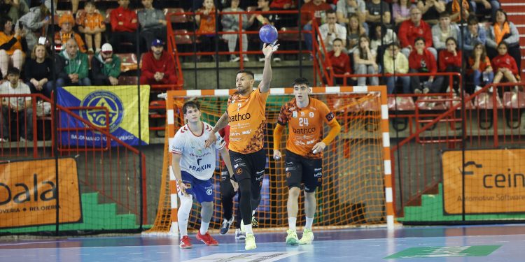 El Bathco BM Torrelavega y Guilherme Linhares se separan al cierre de la temporada