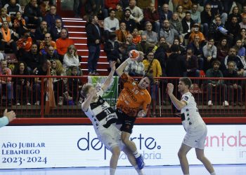 Borja Lombilla renueva con el Bathco BM Torrelavega y cumplirá su décima temporada en el club