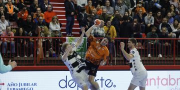 Borja Lombilla renueva con el Bathco BM Torrelavega y cumplirá su décima temporada en el club