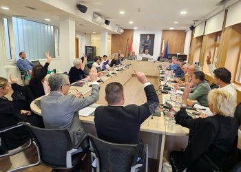 Torrelavega prorroga los descuentos del Torrebus para 2025 y aprueba un plan económico para equilibrar sus cuentas