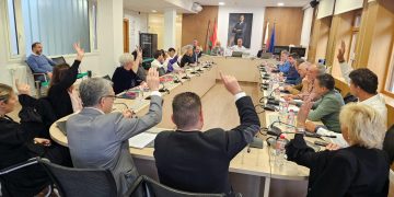 Torrelavega prorroga los descuentos del Torrebus para 2025 y aprueba un plan económico para equilibrar sus cuentas