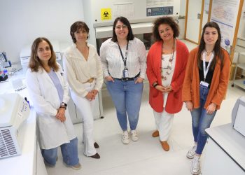 Investigadoras de Cantabria avanzan en el control de calidad del suero con IA y espectroscopía Raman