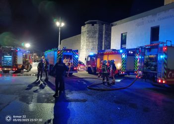 Un incendio calcina tres embarcaciones en Castro Urdiales y hunde dos de ellas