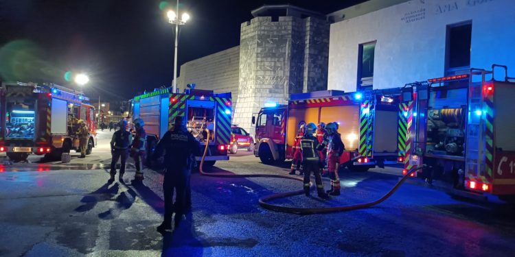 Un incendio calcina tres embarcaciones en Castro Urdiales y hunde dos de ellas