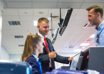 Curso de Auxiliar de Vuelo: cuánto dura, qué incluye y oportunidades reales de empleo