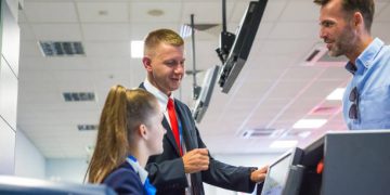 Curso de Auxiliar de Vuelo: cuánto dura, qué incluye y oportunidades reales de empleo