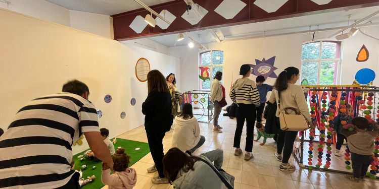 La Biblioteca Miguel Artigas de Astillero acerca la lectura a los más pequeños con una nueva sesión de Bebeteca