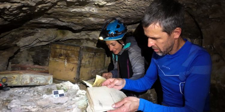 Recuperados los objetos de la cueva-refugio de la Brigada Machado en Liébana para su estudio en el MUPAC