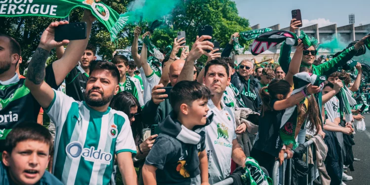 El Racing gestionará 320 entradas para su afición en Elda a 25 euros, con ayuda económica incluida