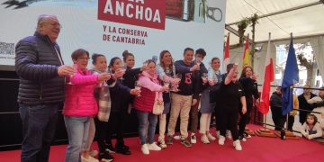 La Feria de la Anchoa y la Conserva de Cantabria despide su 25.ª edición con homenaje a mujeres conserveras y el Concurso ‘Anchoa Seleccionada 2025’
