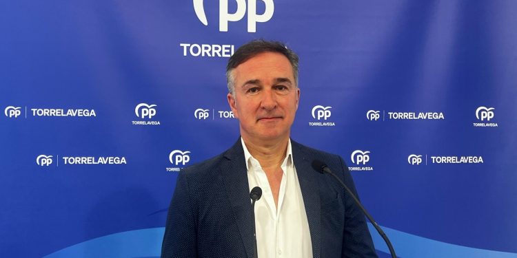 El PP acusa al PRC-PSOE de “dar la espalda” al comercio de Torrelavega tras perder una subvención de 50.000 euros