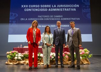 Begoña Gómez del Río destaca la necesidad de actualizar el derecho administrativo ante el avance de la inteligencia artificial