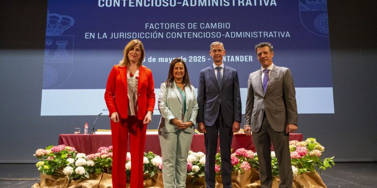 Begoña Gómez del Río destaca la necesidad de actualizar el derecho administrativo ante el avance de la inteligencia artificial