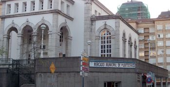 El PSOE denuncia la privatización de la plaza exterior del Mercado de Puertochico para uso exclusivo de McDonald’s