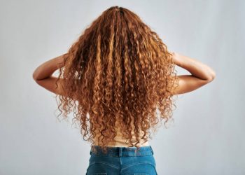 Top 10 productos que funcionan para cuidar el cabello rizado sin resecarlo
