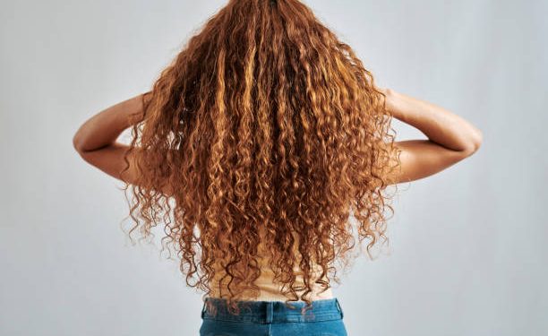 Top 10 productos que funcionan para cuidar el cabello rizado sin resecarlo