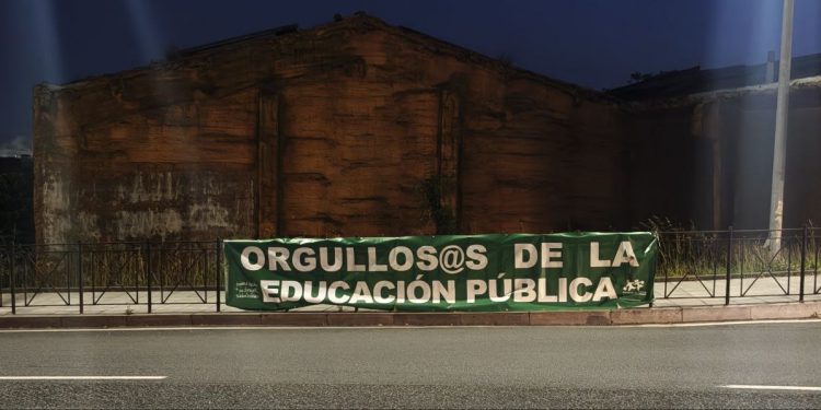 Más de la mitad del profesorado cántabro secunda la huelga educativa en su primer día según los sindicatos