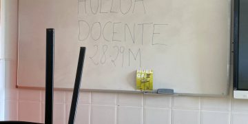 Más de la mitad del profesorado cántabro secunda la huelga educativa en su primer día según los sindicatos