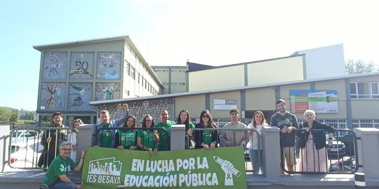 Más de la mitad del profesorado cántabro secunda la huelga educativa en su primer día según los sindicatos