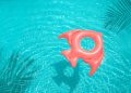 Cómo disfrutar al máximo tu piscina este verano: juegos, consejos y productos imprescindibles