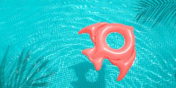 Cómo disfrutar al máximo tu piscina este verano: juegos, consejos y productos imprescindibles
