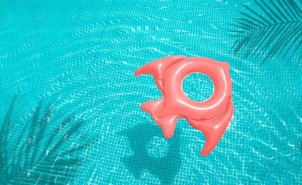 Cómo disfrutar al máximo tu piscina este verano: juegos, consejos y productos imprescindibles