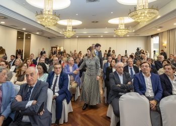 Buruaga defiende la cooperación entre comunidades como base para transformar Cantabria y equilibrar el país