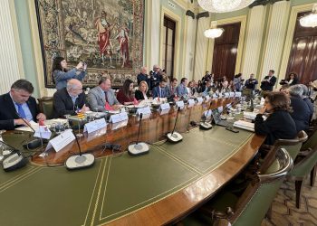 Cantabria exige ayudas “urgentes” para la flota artesanal por la “desastrosa” campaña del verdel y defiende el control del lobo