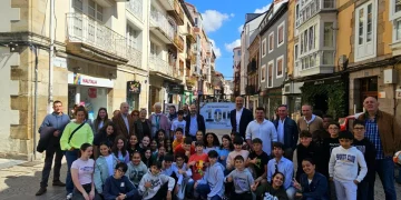 El colegio Menéndez Pelayo de Torrelavega inicia su centenario con una exposición al aire libre