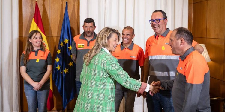 Tensión política e institucional por el ERE de Bridgestone: sindicatos y partidos presionan para salvar 546 empleos