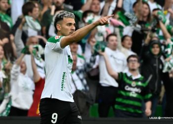 ¡El Racing lo consigue! Victoria épica en El Sardinero y billete para el playoff