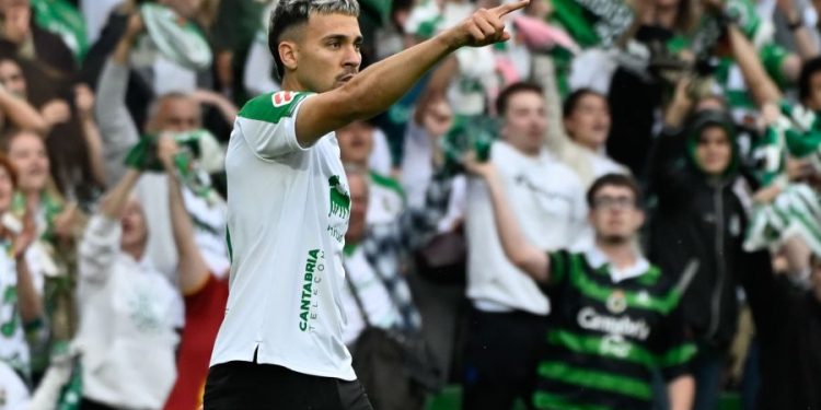 ¡El Racing lo consigue! Victoria épica en El Sardinero y billete para el playoff