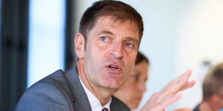 Enrique Conde (CEOE) exige cárcel para los huelguistas del  metal: “A los delincuentes se les encierra”