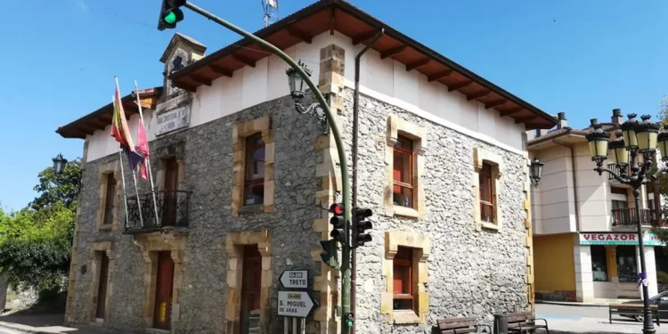 La Audiencia confirma el archivo de la denuncia contra el exalcalde de Voto por la construcción de naves en San Mamés de Aras