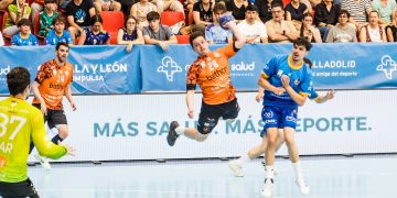 El Bathco Torrelavega conquista Huerta del Rey y se clasifica para Europa