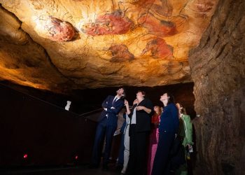 Altamira reservará 20 visitas al año a su cueva original para jóvenes de Santillana del Mar tras cumplir los 18