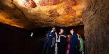 Altamira reservará 20 visitas al año a su cueva original para jóvenes de Santillana del Mar tras cumplir los 18